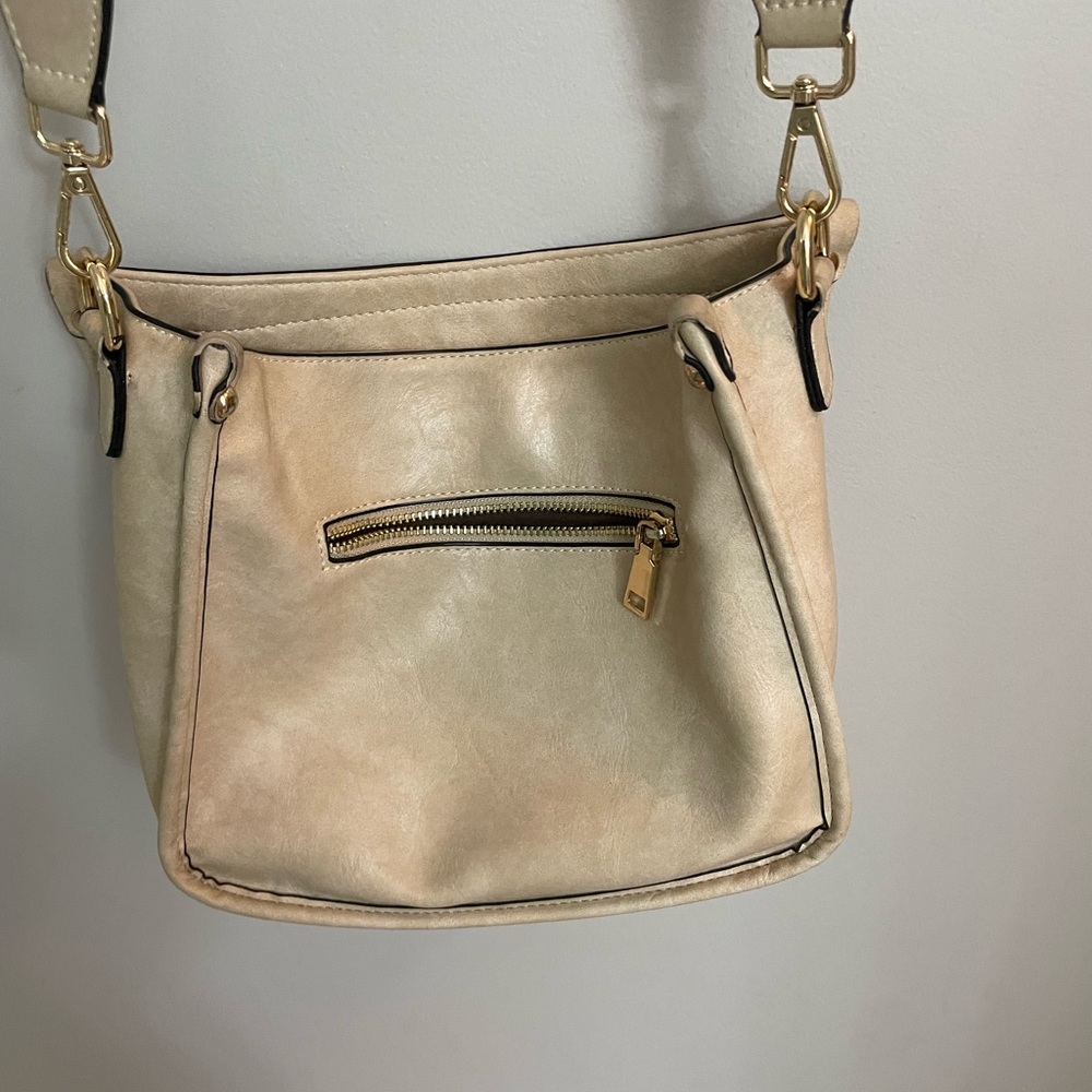 Tan crossbody With leopard removable strap